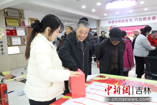 ���񅢼ӻ��(d��ng)�F(xi��n)��(ch��ng)�� ��ʯ��ί������/���D