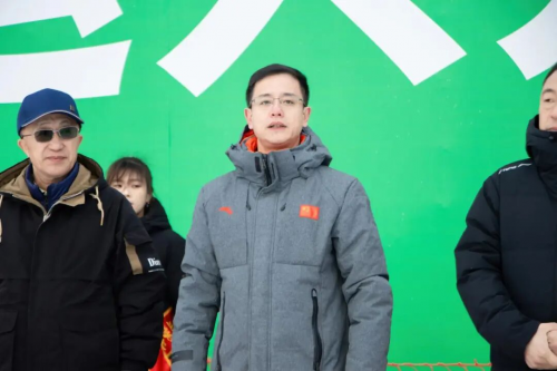 王思陽(yáng)(左二)出席儀式并致辭 王思陽(yáng)(左二)出席儀式并致辭